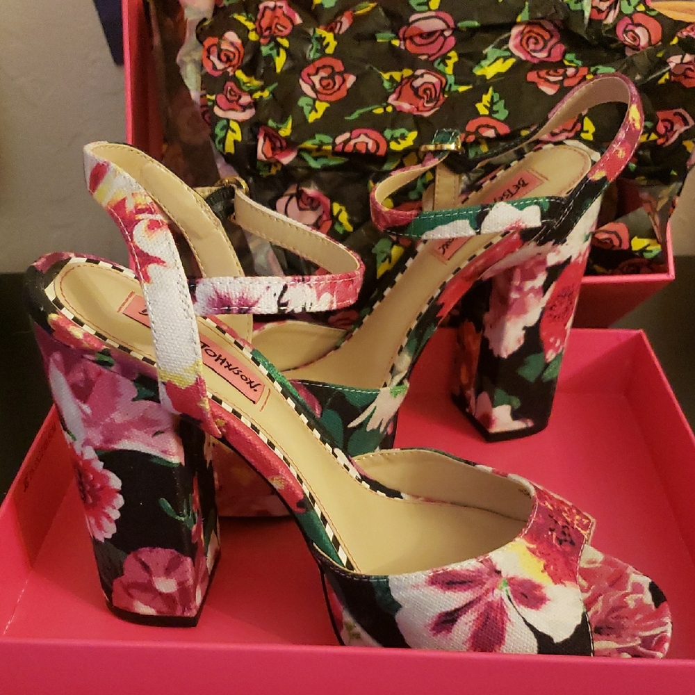 Betsey Johnson Floral Platform Heels 8.5